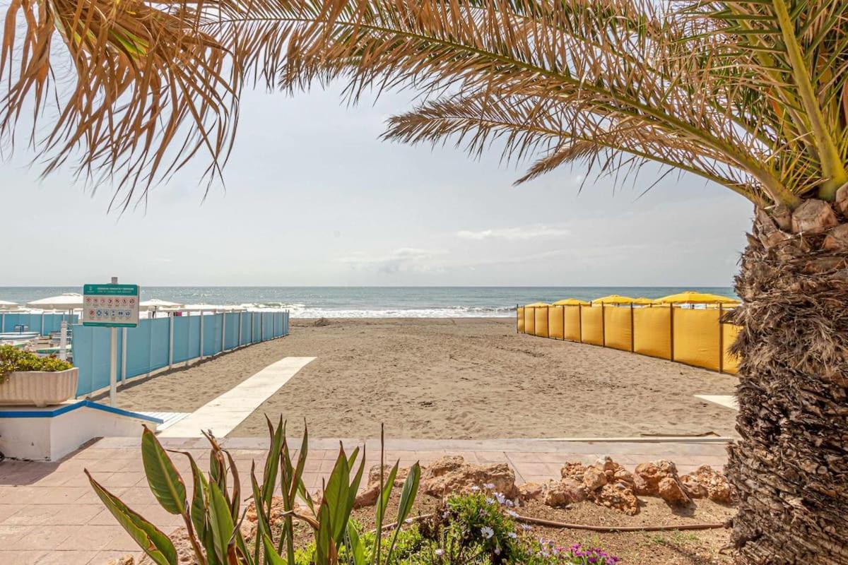 797 Holiday Rentals- Duplex Para 7 En La Carihuela A 1 Min De La Playa Torremolinos Zewnętrze zdjęcie