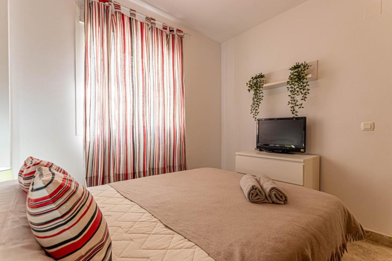 797 Holiday Rentals- Duplex Para 7 En La Carihuela A 1 Min De La Playa Torremolinos Zewnętrze zdjęcie