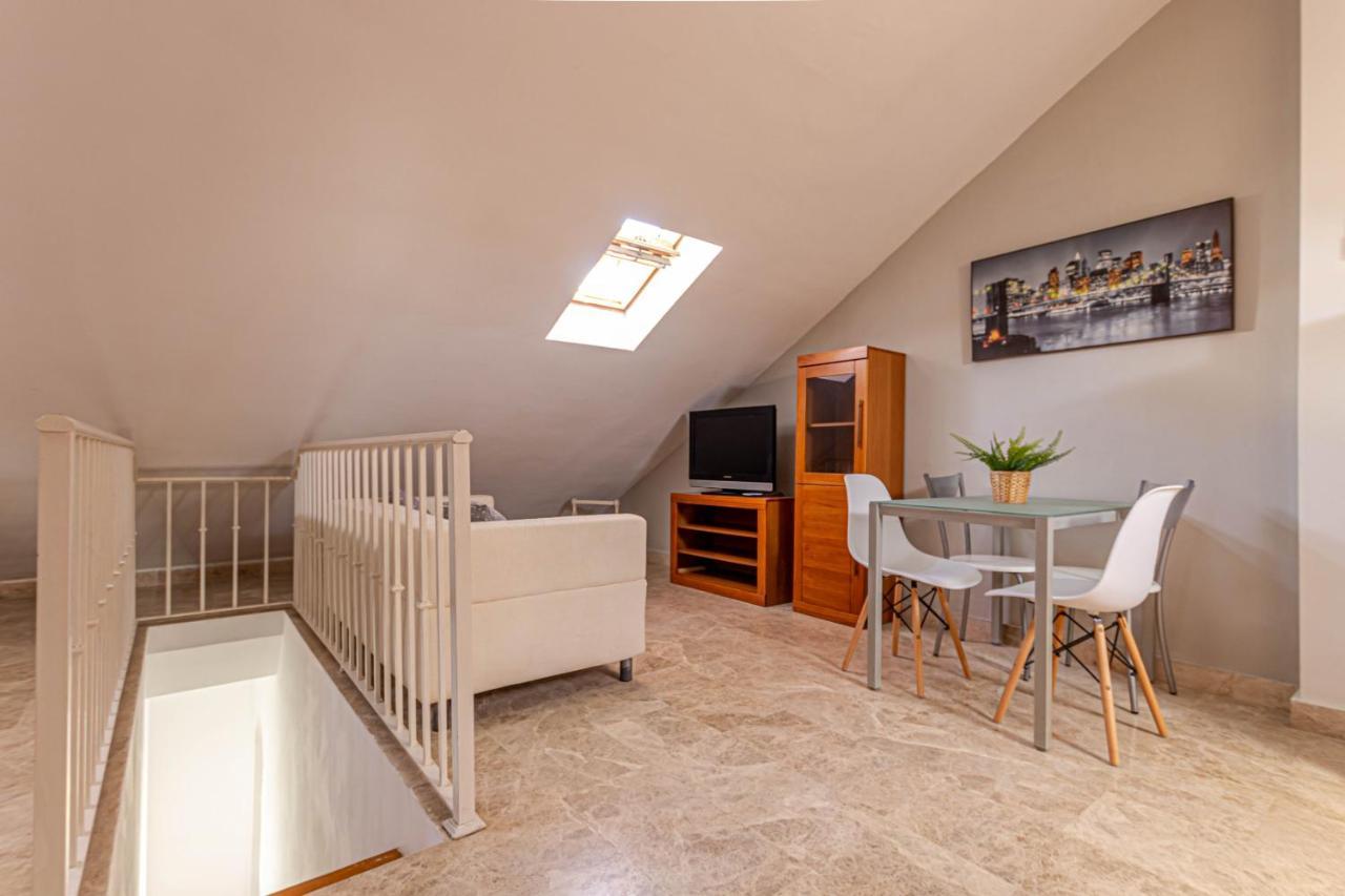 797 Holiday Rentals- Duplex Para 7 En La Carihuela A 1 Min De La Playa Torremolinos Zewnętrze zdjęcie