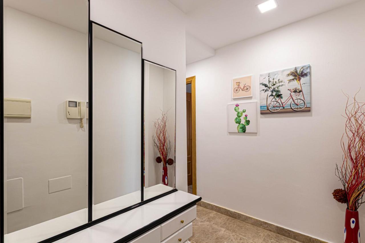 797 Holiday Rentals- Duplex Para 7 En La Carihuela A 1 Min De La Playa Torremolinos Zewnętrze zdjęcie
