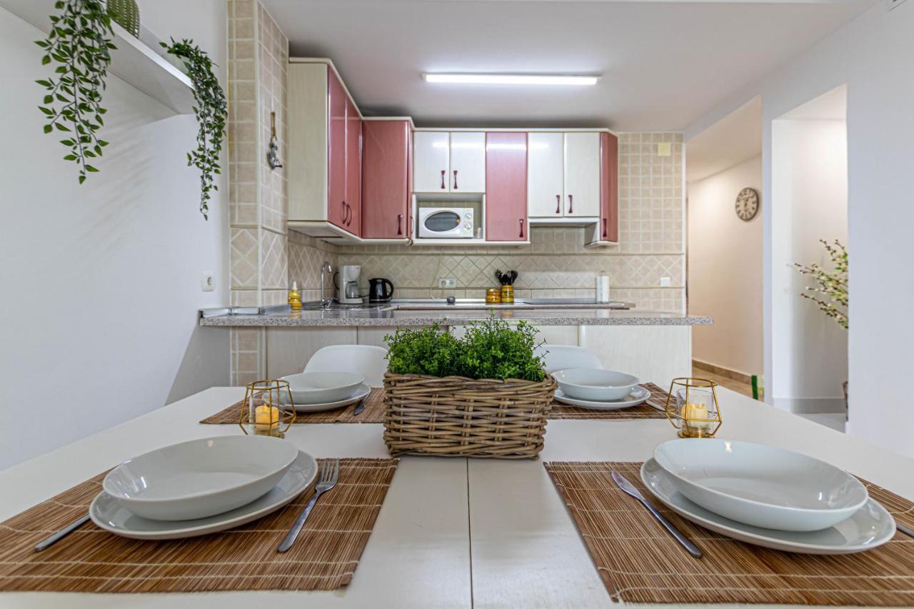 797 Holiday Rentals- Duplex Para 7 En La Carihuela A 1 Min De La Playa Torremolinos Zewnętrze zdjęcie
